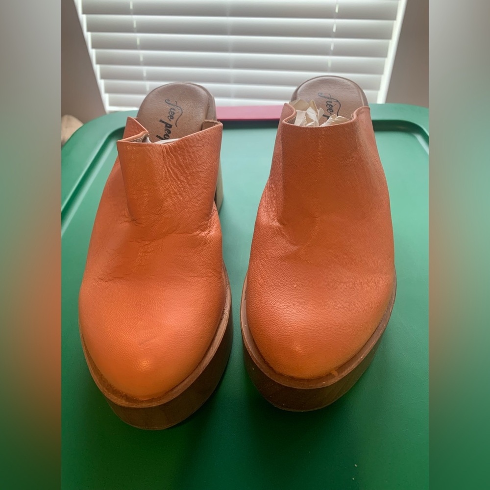 Free People Suki Peach Leather Chunky Platform Slip On Mule Clogs size 39.5 - Picture 8 of 9